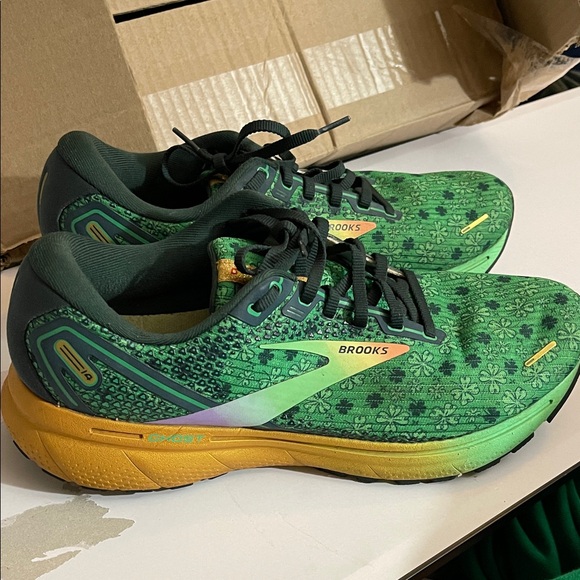 Men’s Brooks Ghost Running Shoes Kelly Shamrock Green Run Lucky Sneakers. EUC - Picture 2 of 8
